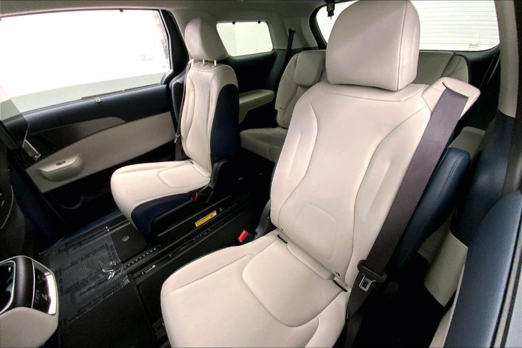 used 2025 Kia Carnival car, priced at $42,995