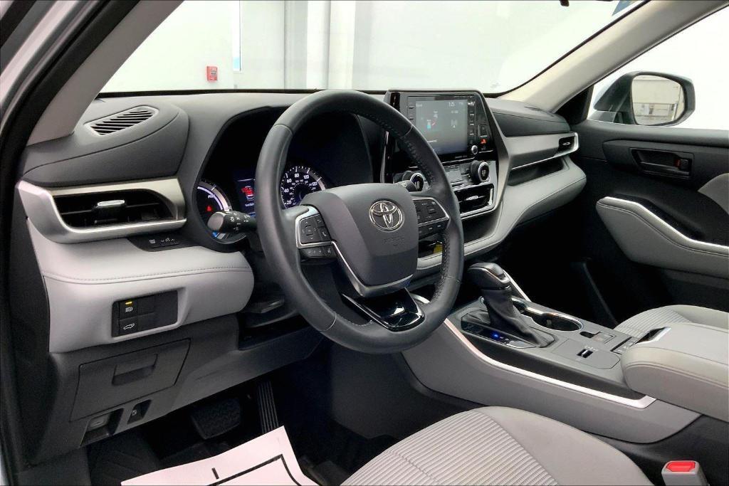 used 2021 Toyota Highlander Hybrid car, priced at $34,000