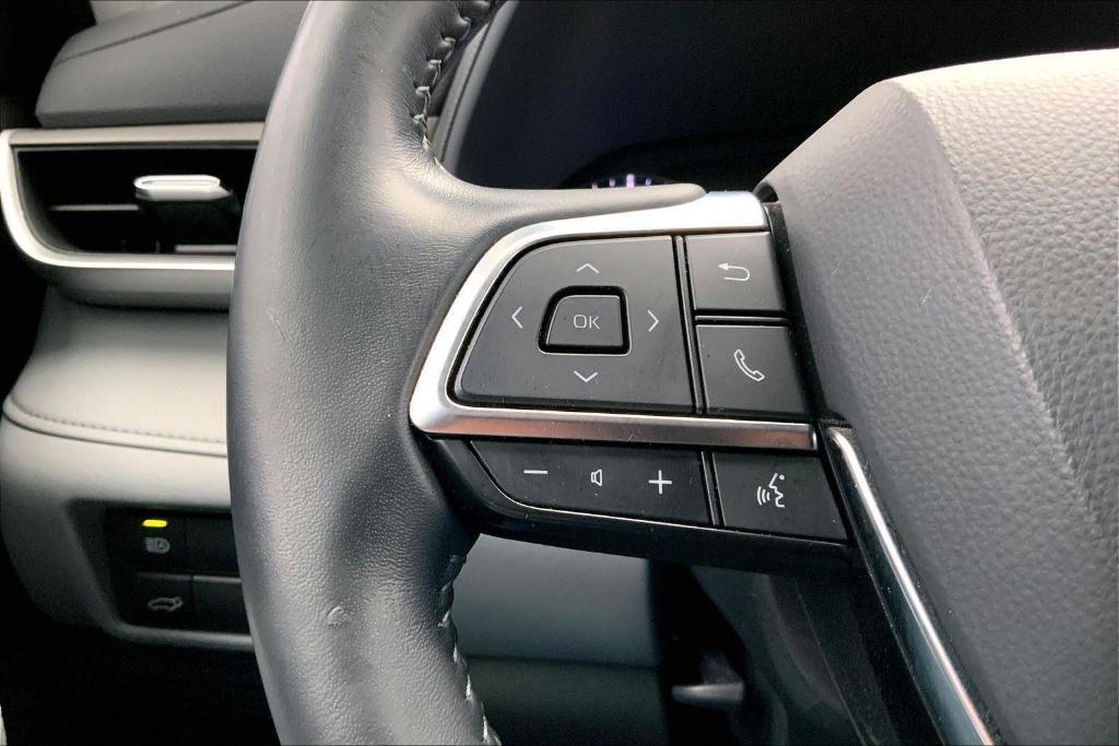 used 2021 Toyota Highlander Hybrid car, priced at $34,000