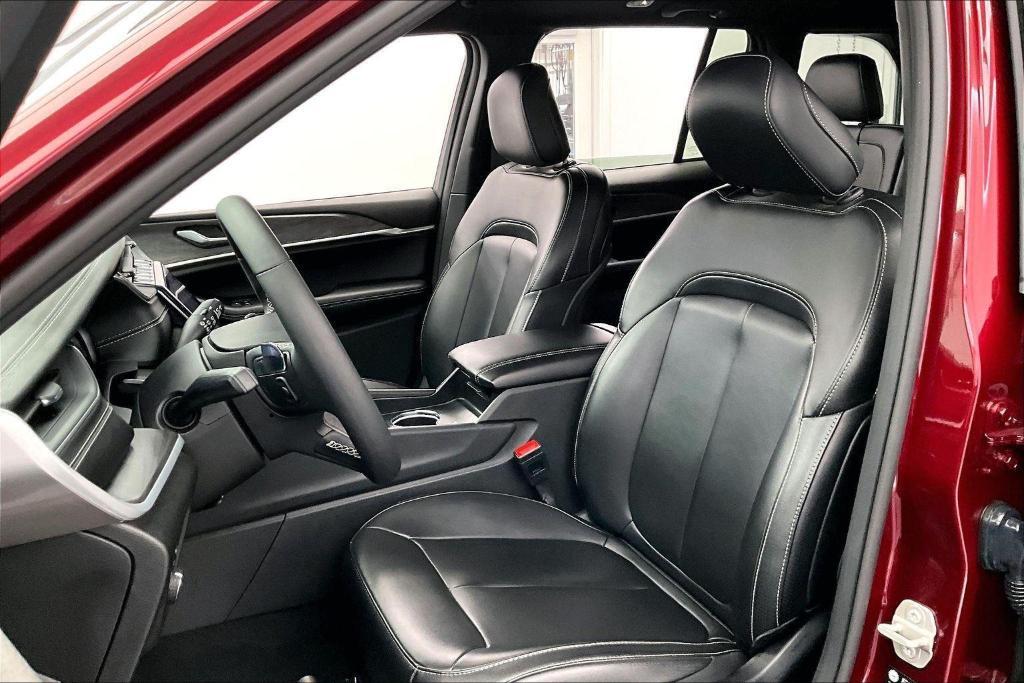 used 2024 Jeep Grand Cherokee car, priced at $38,897