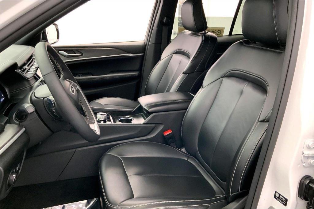 used 2024 Jeep Grand Cherokee car, priced at $38,444
