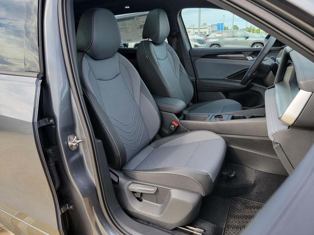 new 2025 Volkswagen Tiguan car, priced at $38,693