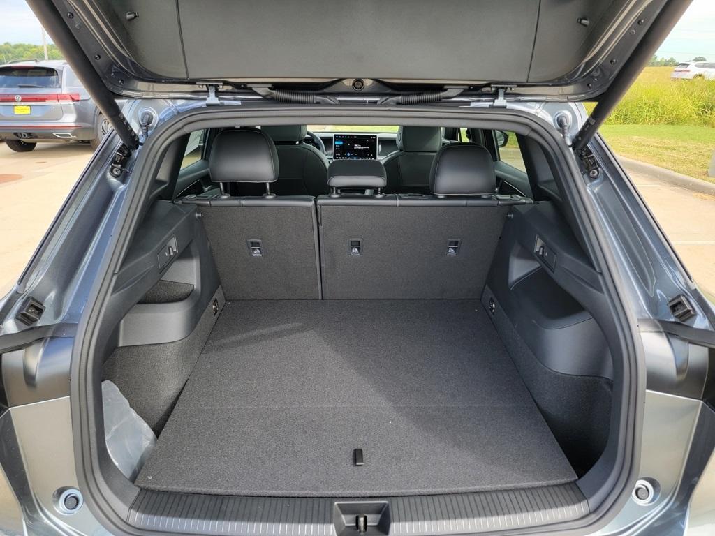 new 2025 Volkswagen Tiguan car, priced at $38,693
