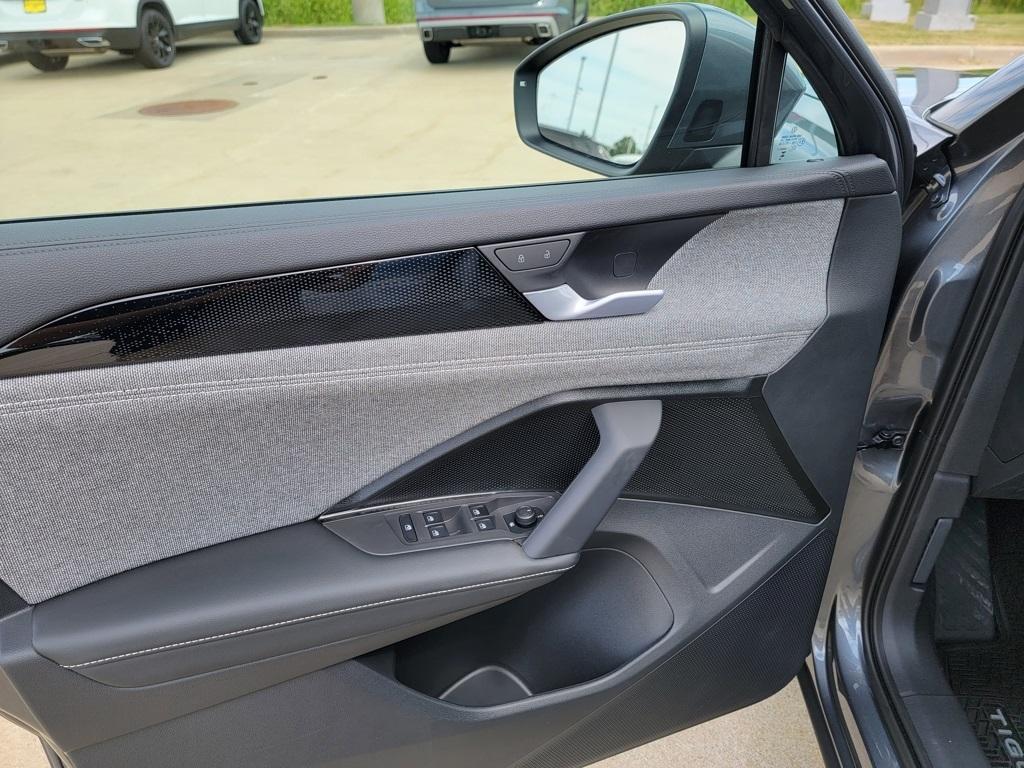 new 2025 Volkswagen Tiguan car, priced at $31,261