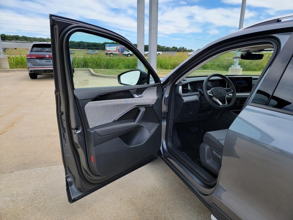 new 2025 Volkswagen Tiguan car, priced at $31,261