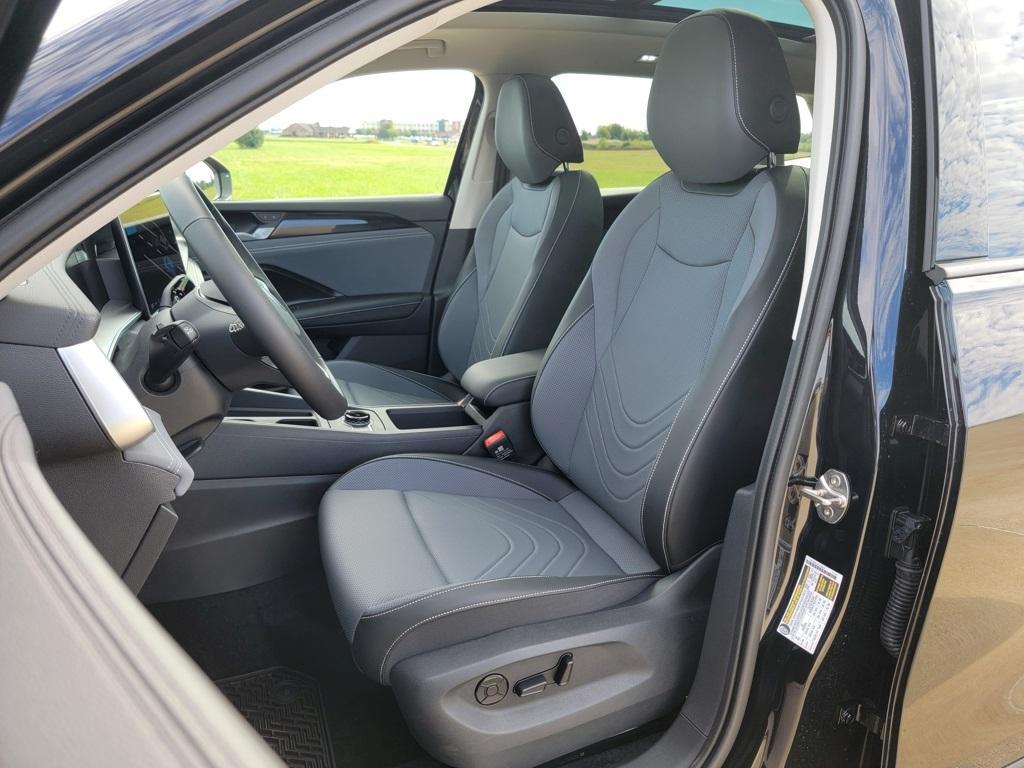 new 2025 Volkswagen Tiguan car, priced at $35,676