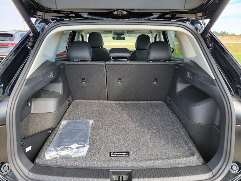 new 2025 Volkswagen Tiguan car, priced at $35,676