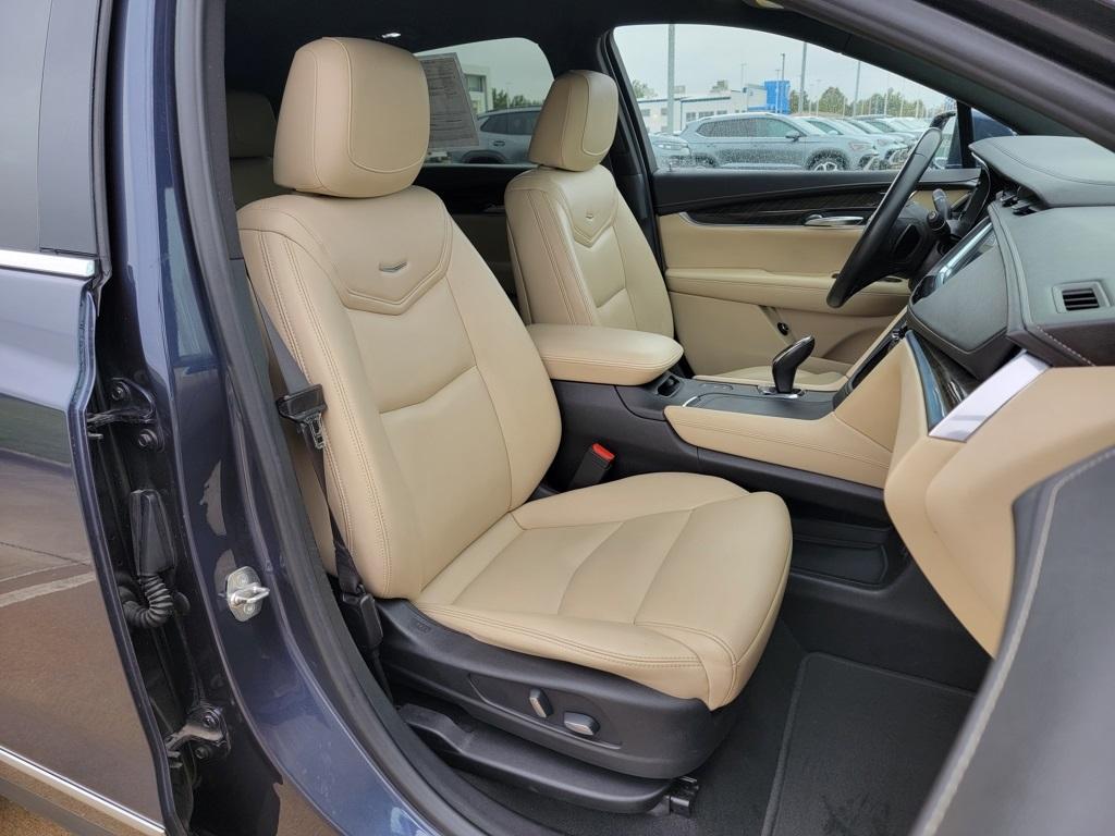 used 2018 Cadillac XT5 car, priced at $16,000