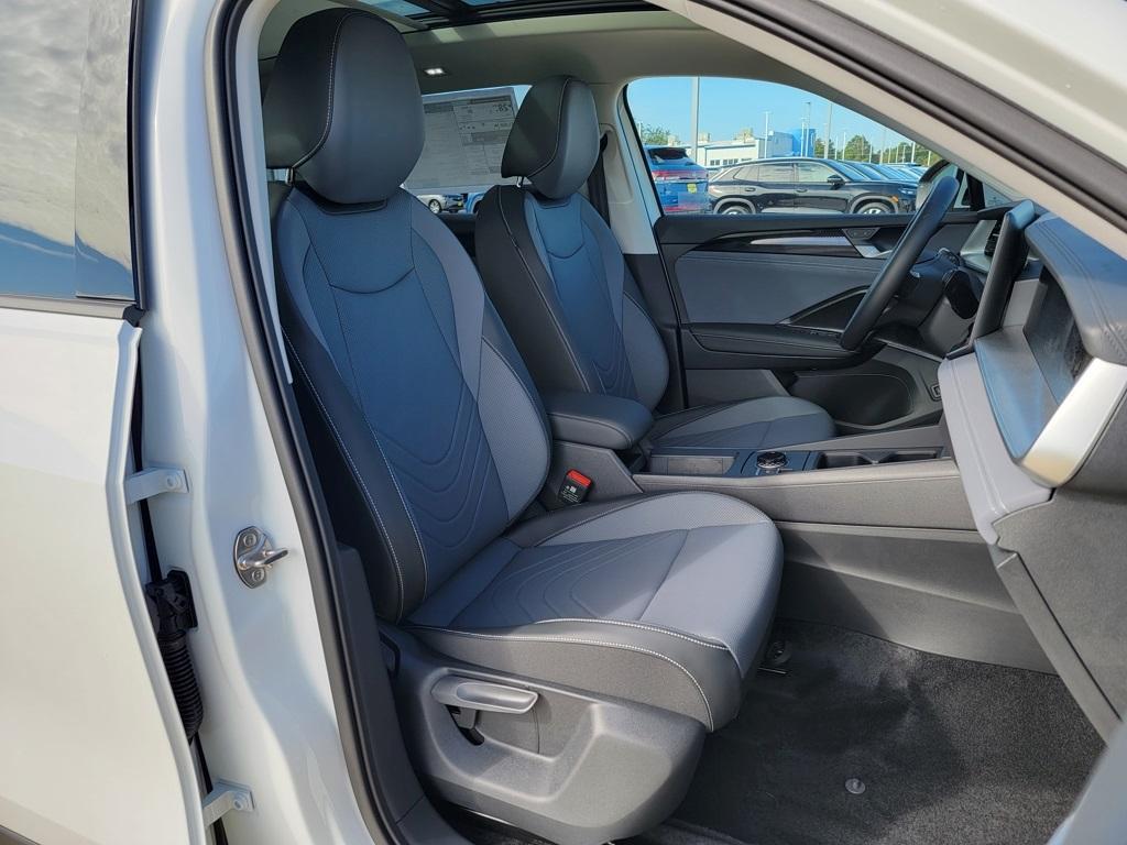 new 2025 Volkswagen Tiguan car, priced at $33,880