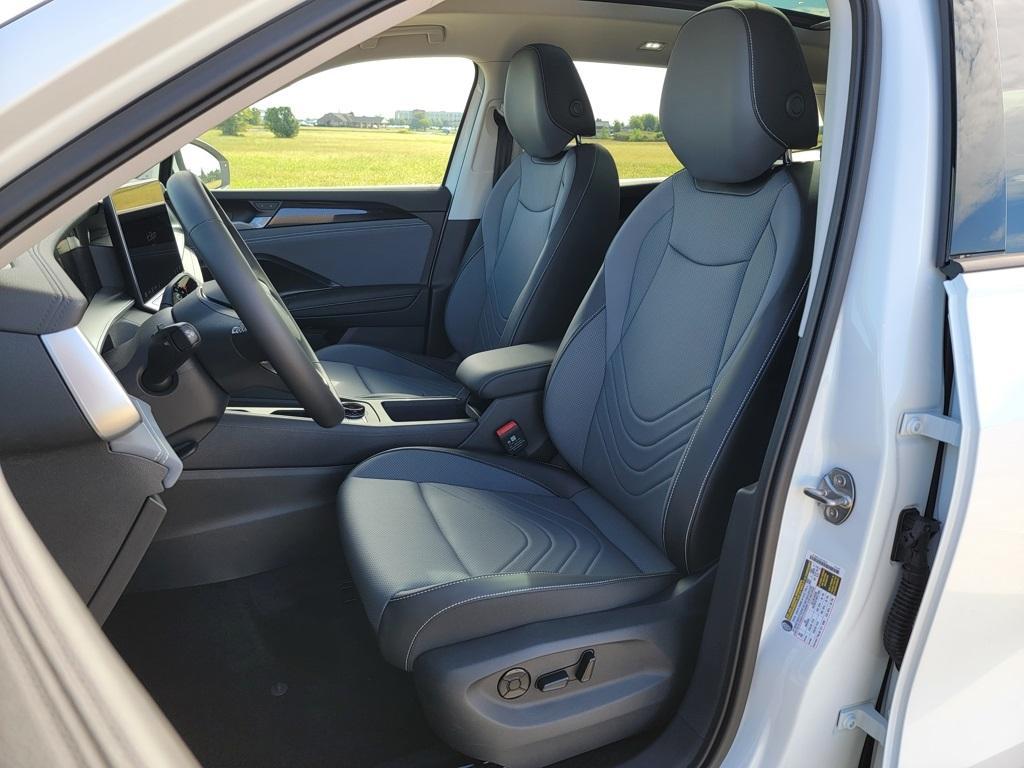 new 2025 Volkswagen Tiguan car, priced at $33,880