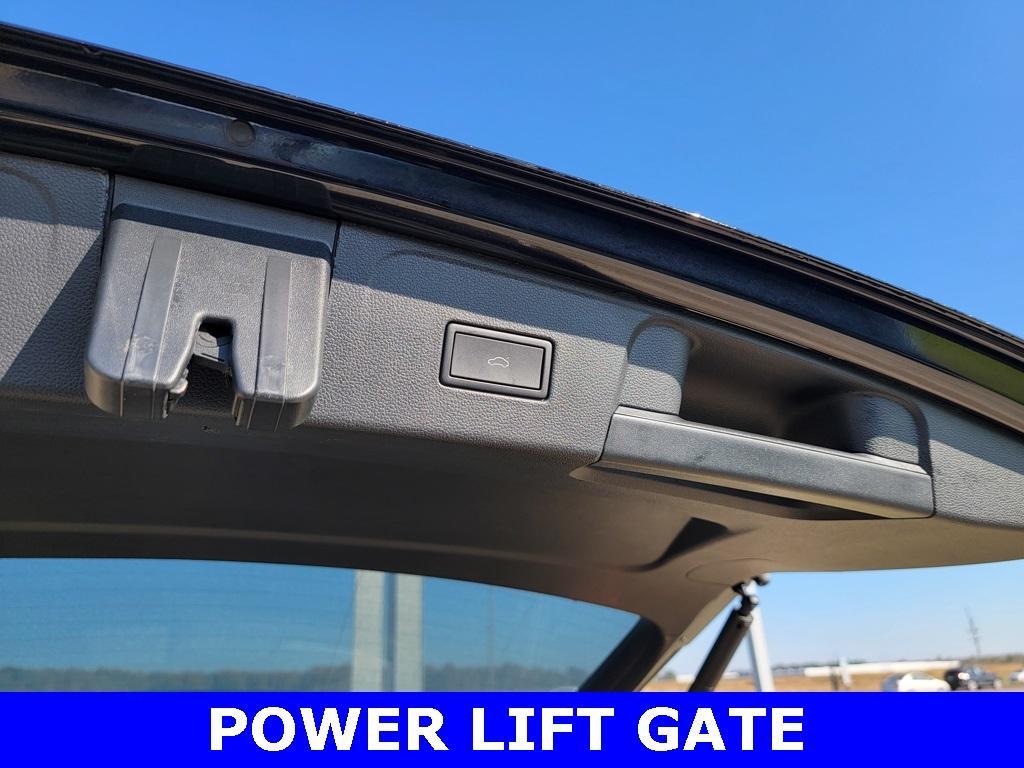 used 2022 Volkswagen Atlas car, priced at $32,500