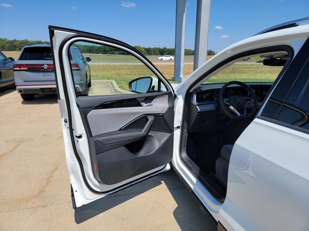 new 2025 Volkswagen Tiguan car, priced at $30,975