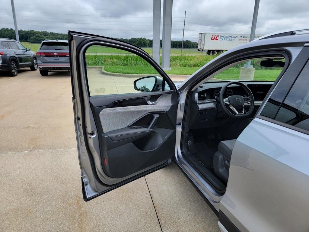 new 2025 Volkswagen Tiguan car, priced at $30,511