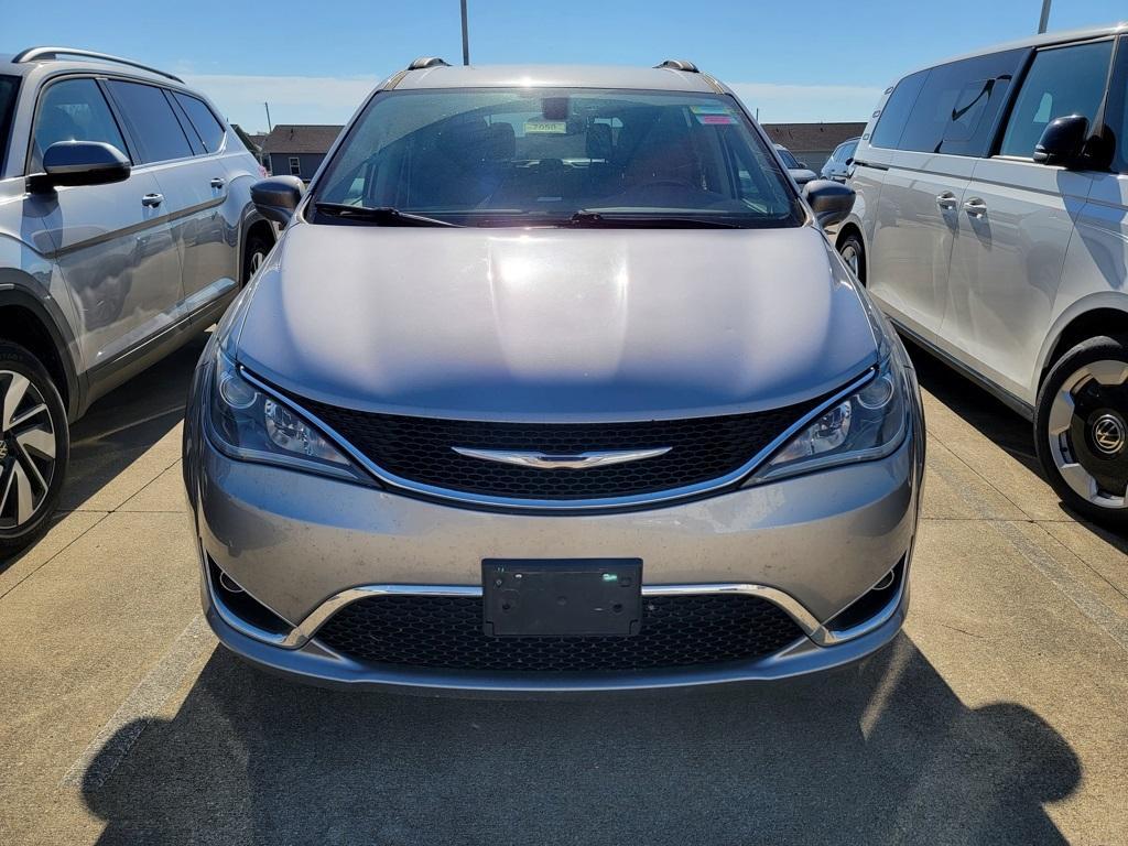 used 2017 Chrysler Pacifica car, priced at $9,000