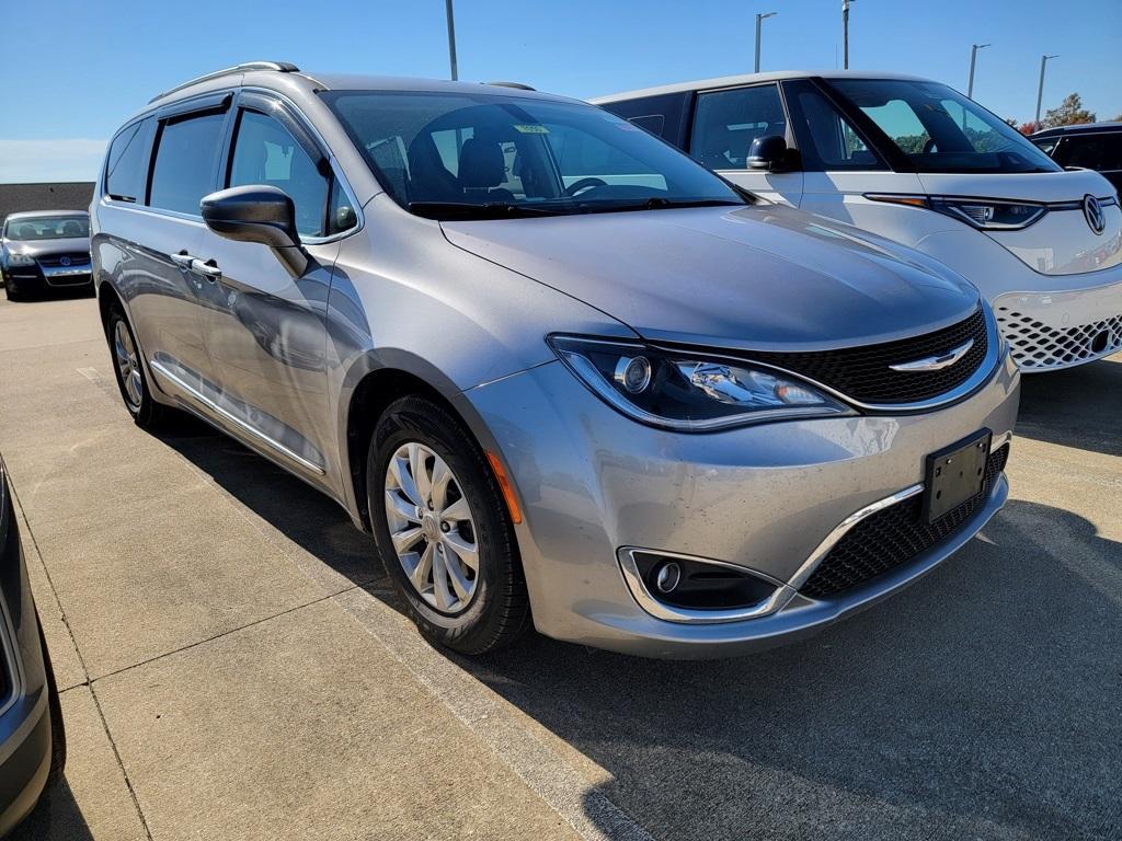 used 2017 Chrysler Pacifica car, priced at $9,000