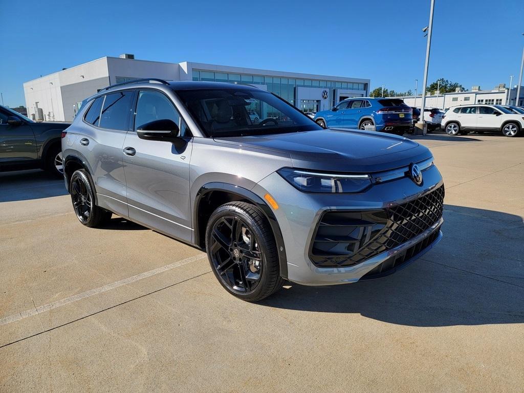 new 2025 Volkswagen Tiguan car, priced at $39,311