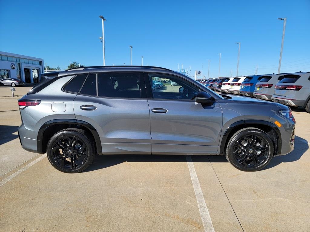 new 2025 Volkswagen Tiguan car, priced at $39,311