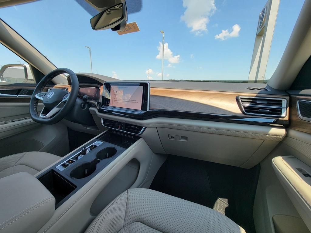 new 2025 Volkswagen Atlas car, priced at $38,683