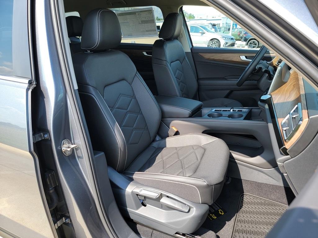 new 2025 Volkswagen Atlas car, priced at $38,510
