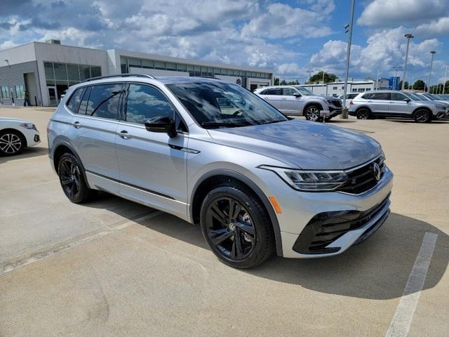 new 2024 Volkswagen Tiguan car, priced at $35,296