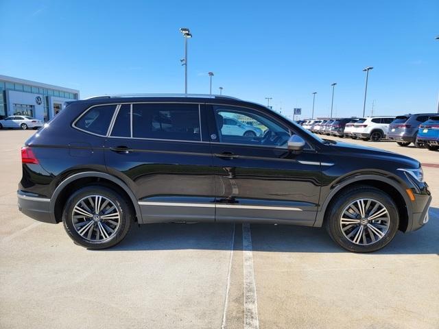 new 2024 Volkswagen Tiguan car, priced at $33,688