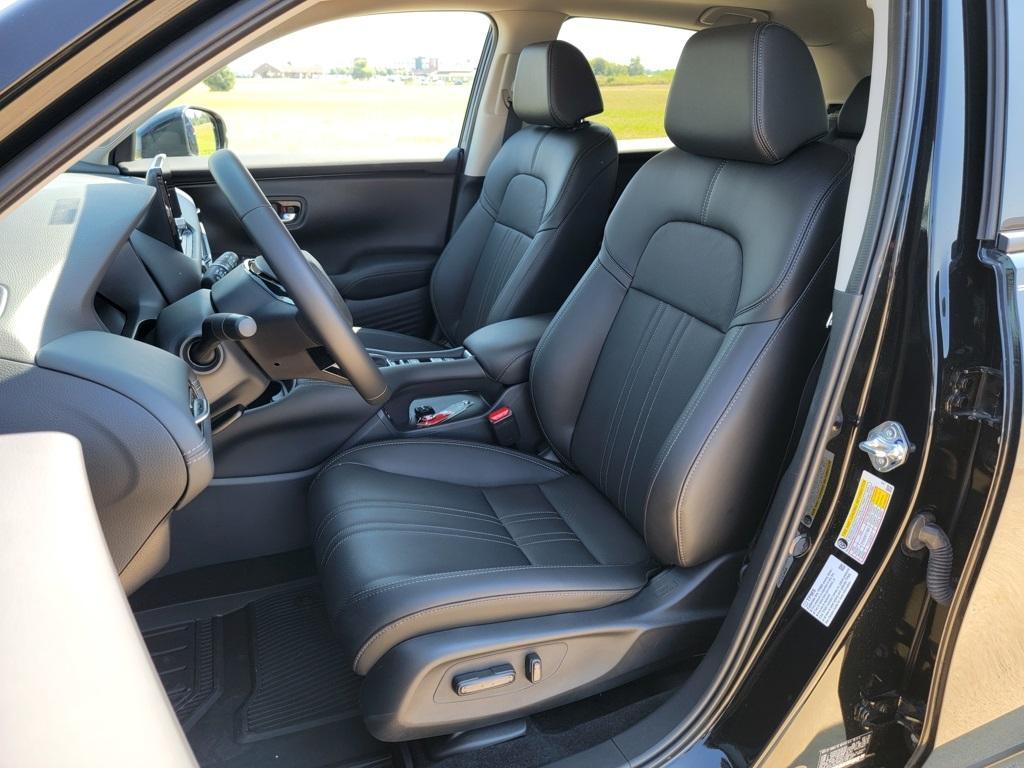used 2025 Honda HR-V car, priced at $27,750