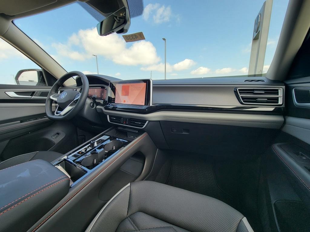 new 2025 Volkswagen Atlas car, priced at $42,979