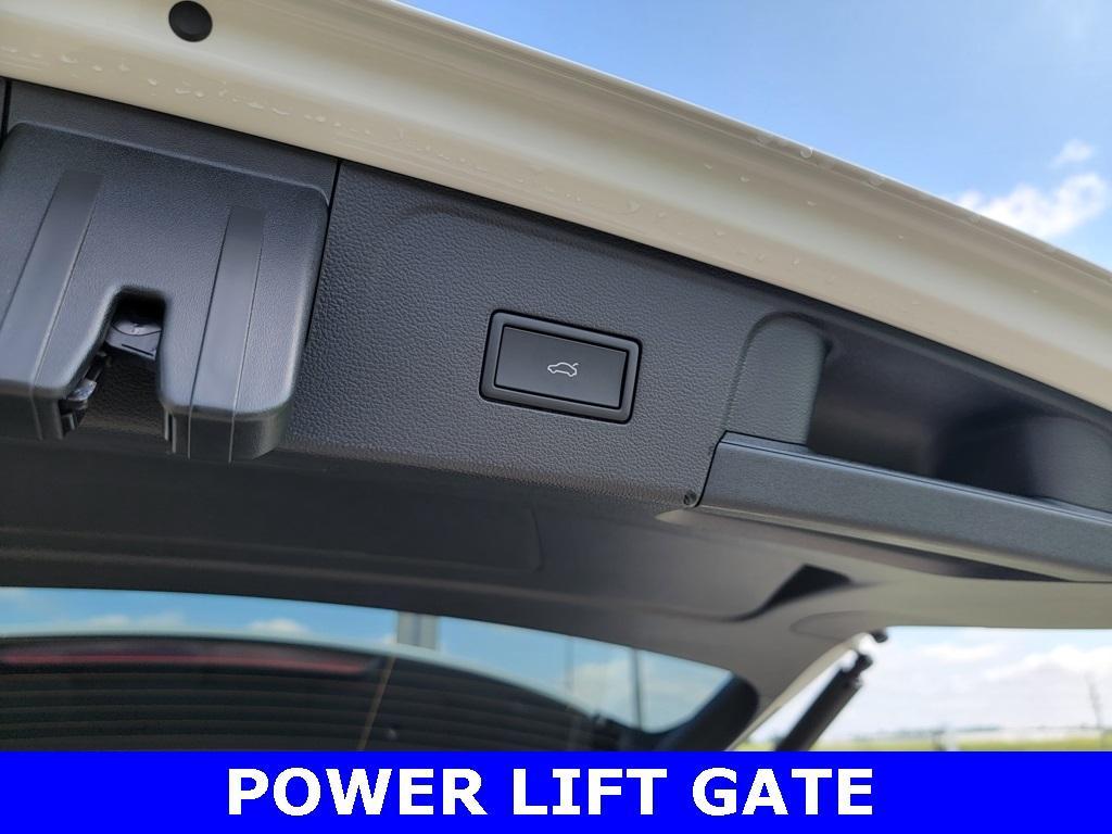 new 2025 Volkswagen Atlas car, priced at $42,979