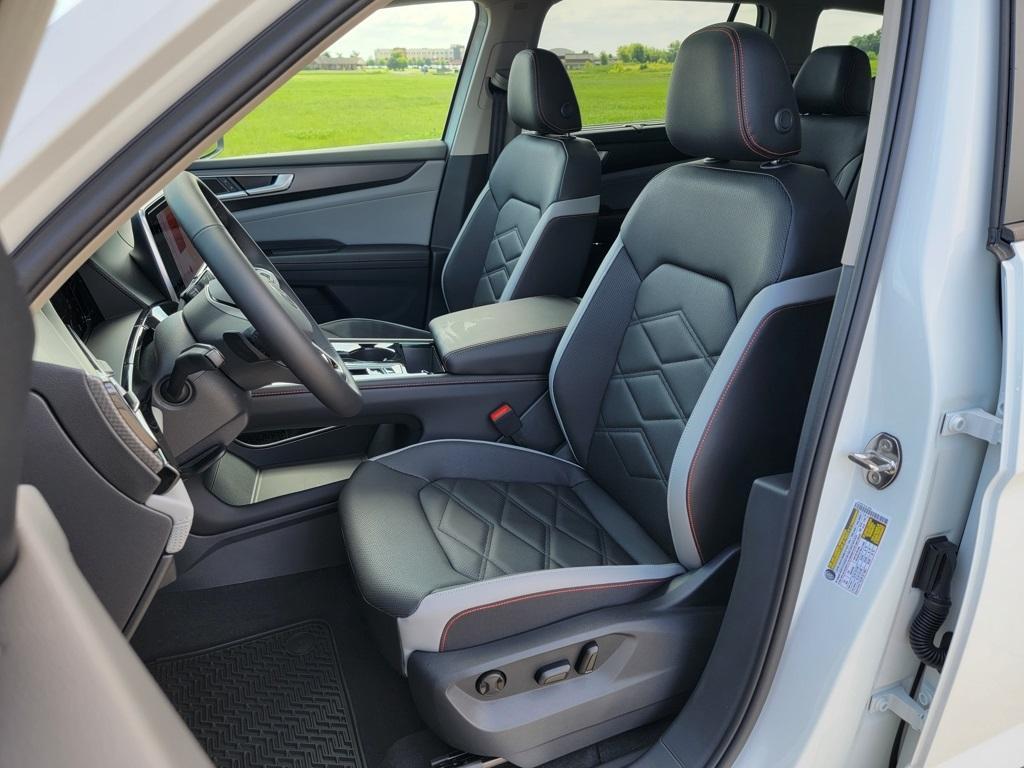 new 2025 Volkswagen Atlas car, priced at $42,979