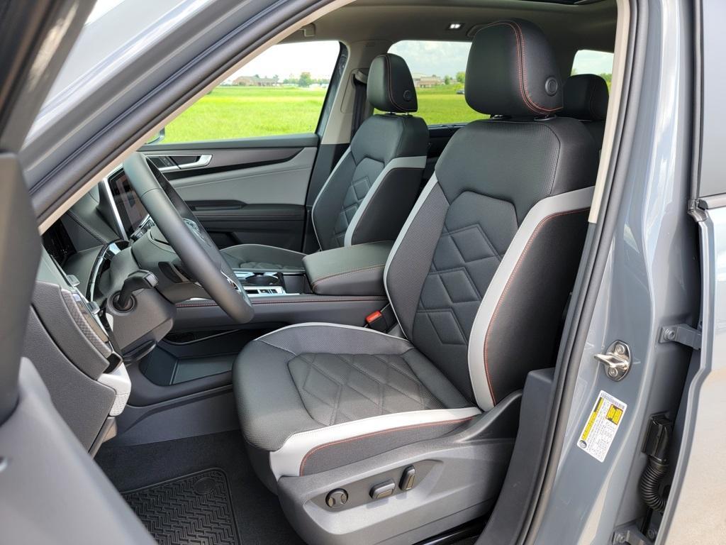 new 2025 Volkswagen Atlas car, priced at $46,434