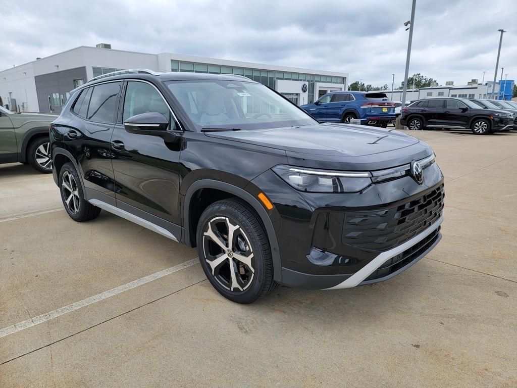 new 2025 Volkswagen Tiguan car, priced at $35,676