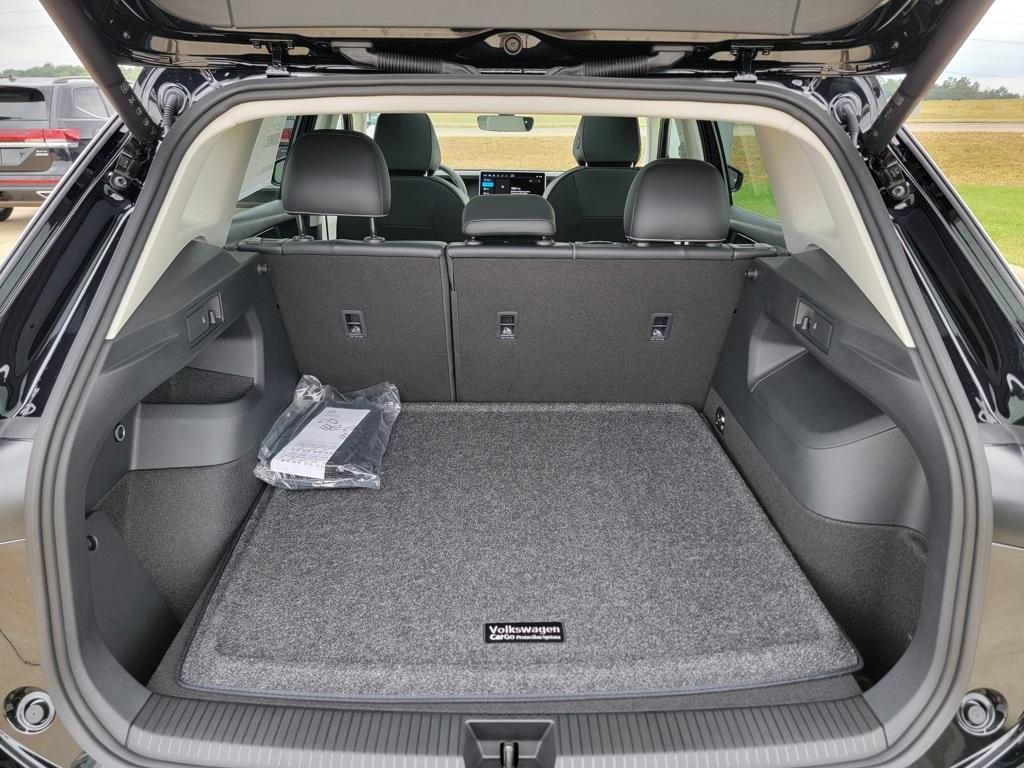 new 2025 Volkswagen Tiguan car, priced at $35,676