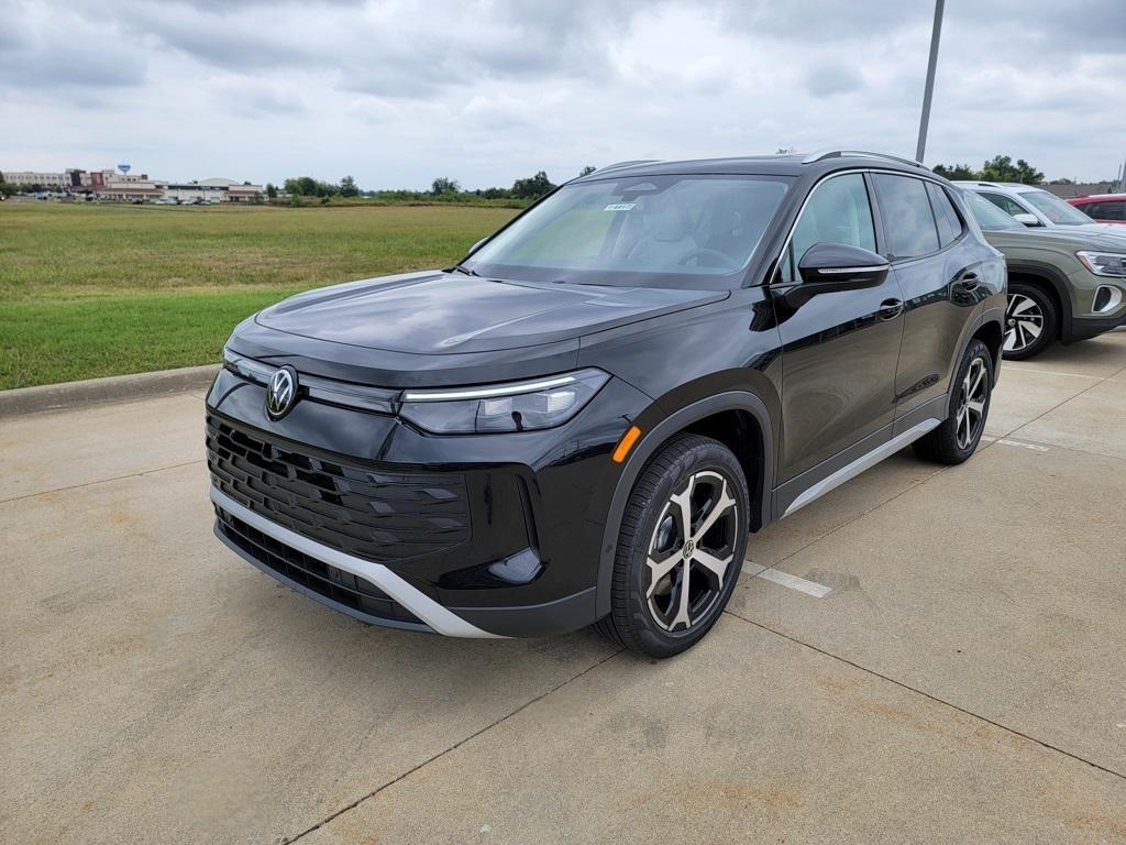 new 2025 Volkswagen Tiguan car, priced at $35,676