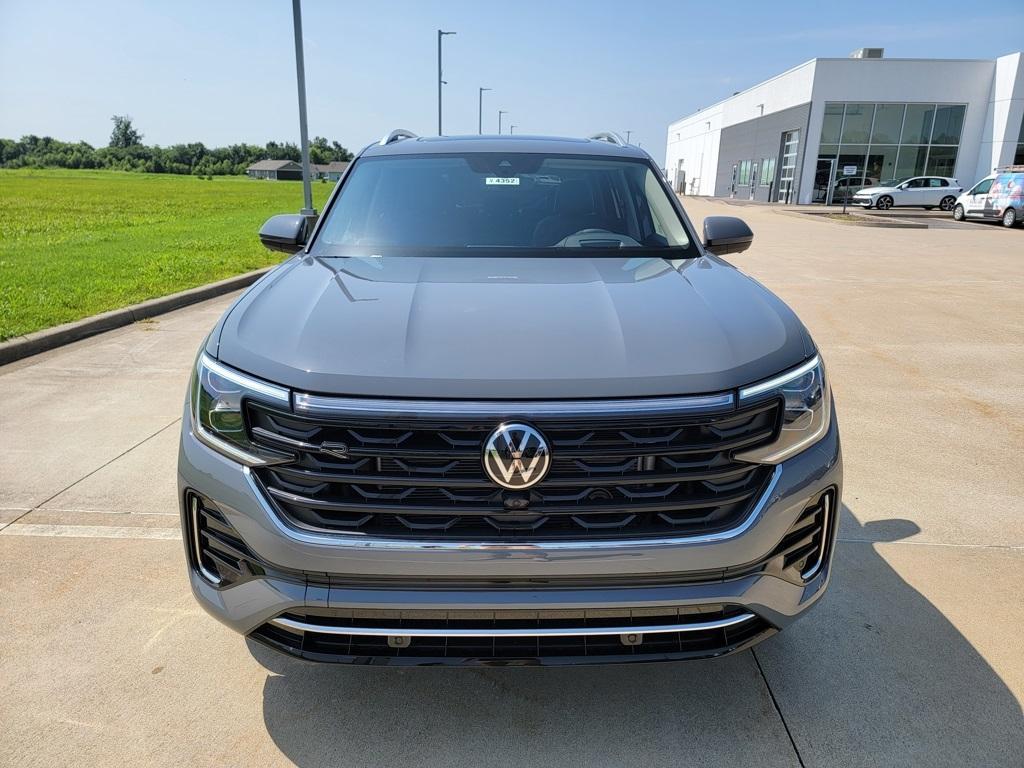 new 2025 Volkswagen Atlas car, priced at $52,984