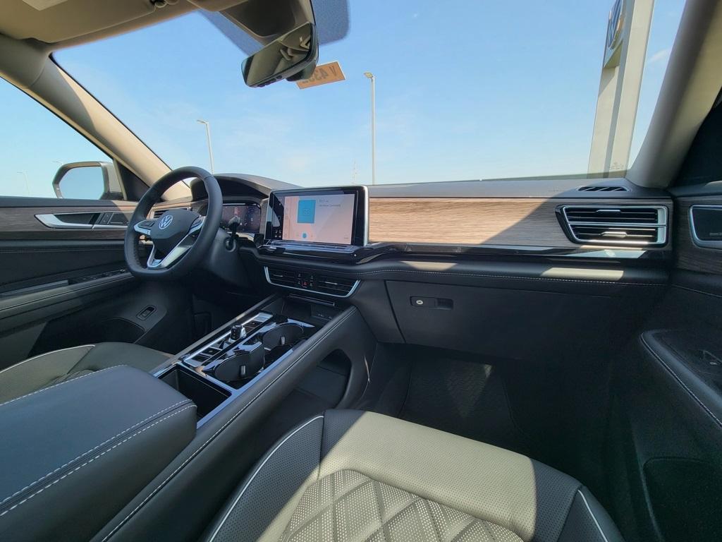 new 2025 Volkswagen Atlas car, priced at $52,984