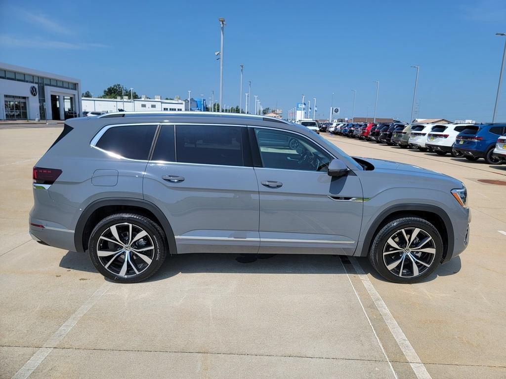 new 2025 Volkswagen Atlas car, priced at $52,984