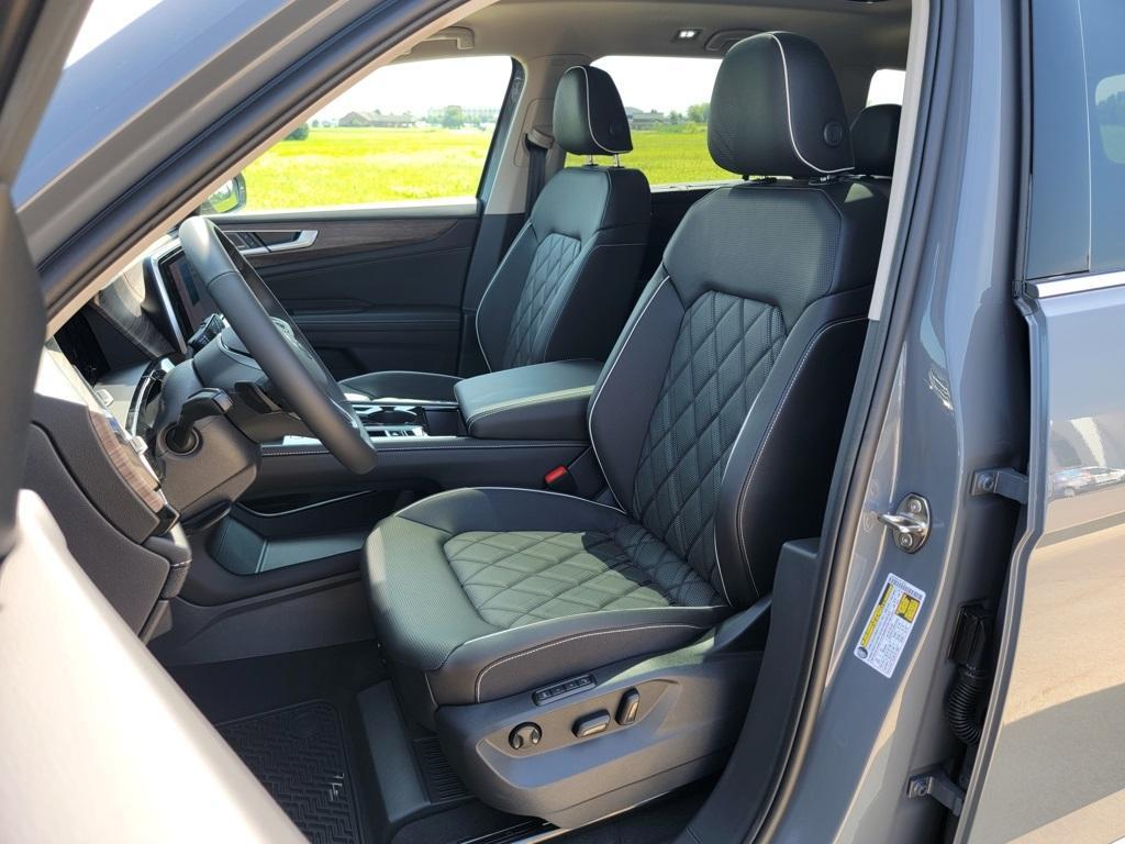 new 2025 Volkswagen Atlas car, priced at $52,984