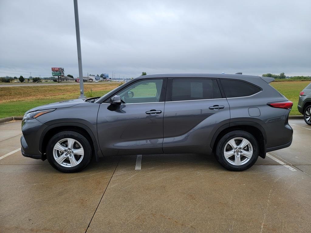used 2021 Toyota Highlander car, priced at $25,000