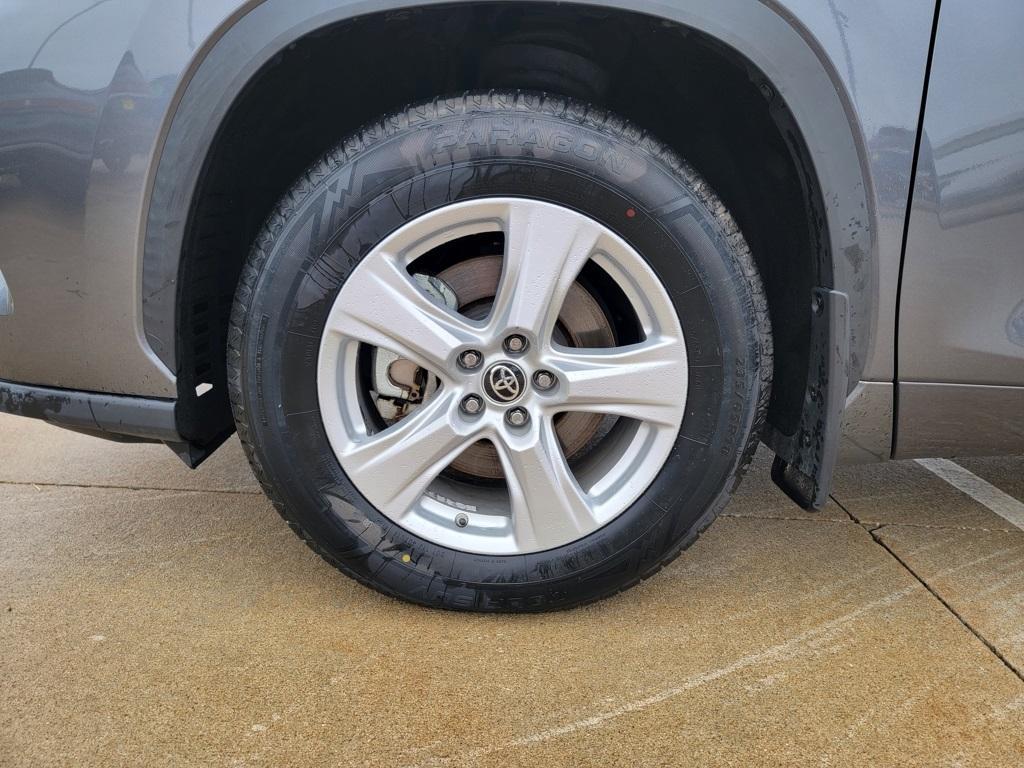 used 2021 Toyota Highlander car, priced at $25,000