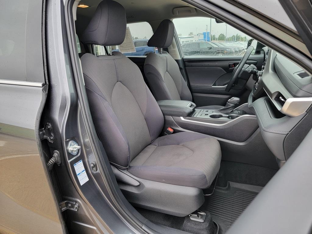 used 2021 Toyota Highlander car, priced at $25,000