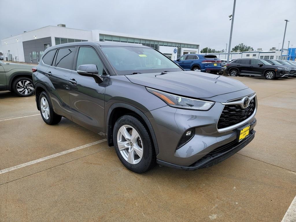 used 2021 Toyota Highlander car, priced at $25,000