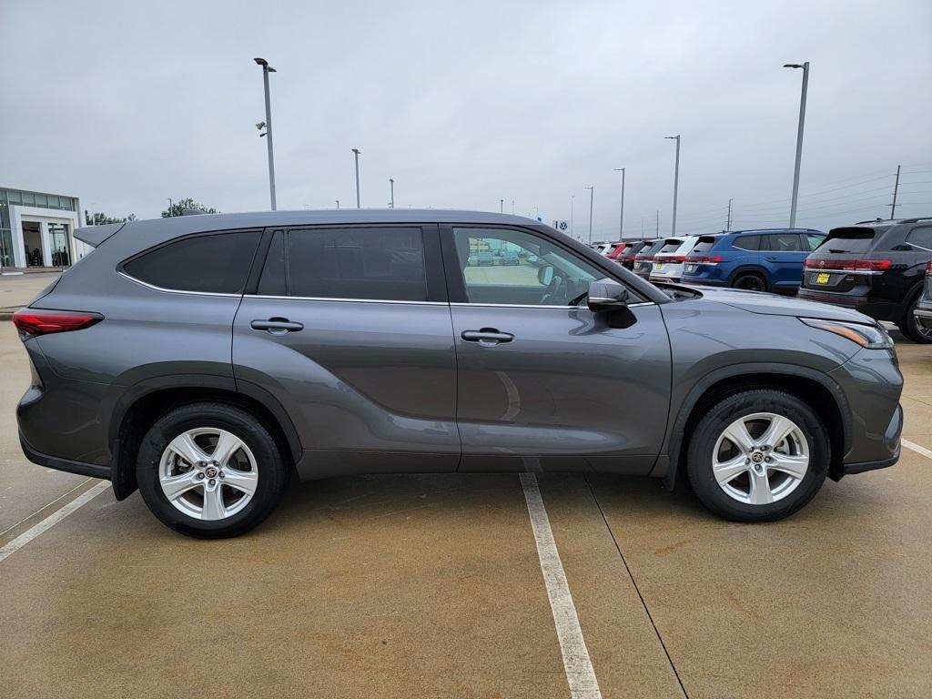 used 2021 Toyota Highlander car, priced at $25,000