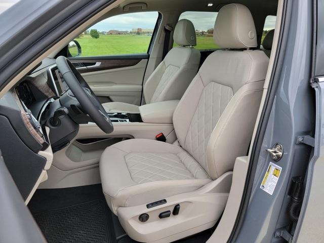 new 2025 Volkswagen Atlas car, priced at $54,081