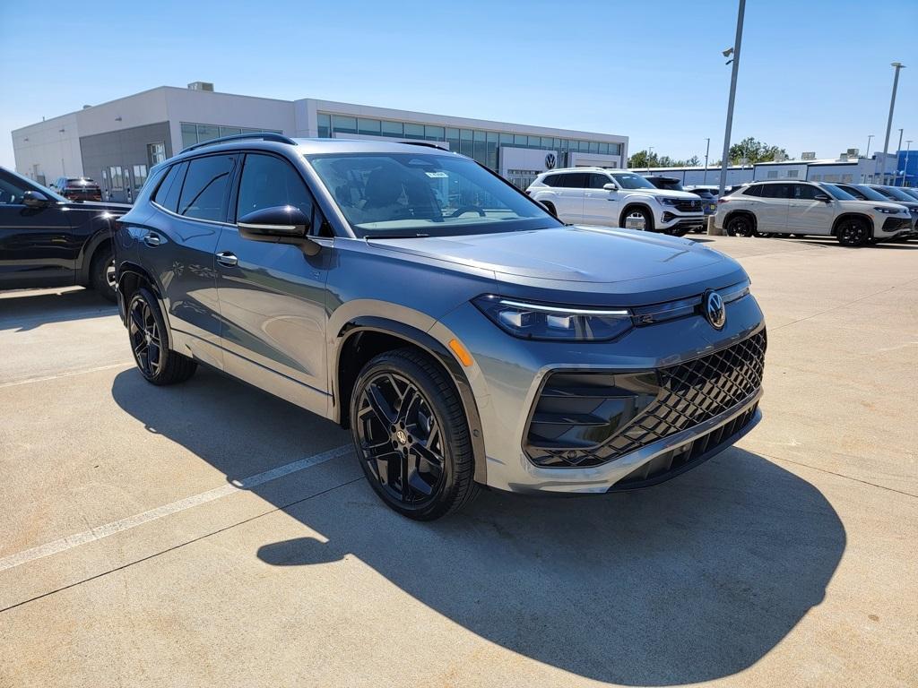 new 2025 Volkswagen Tiguan car, priced at $38,693