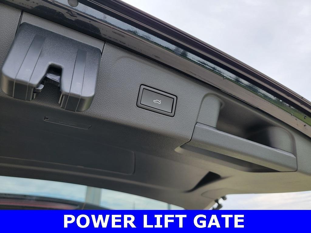 new 2025 Volkswagen Atlas car, priced at $55,724