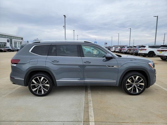 new 2025 Volkswagen Atlas car, priced at $54,081