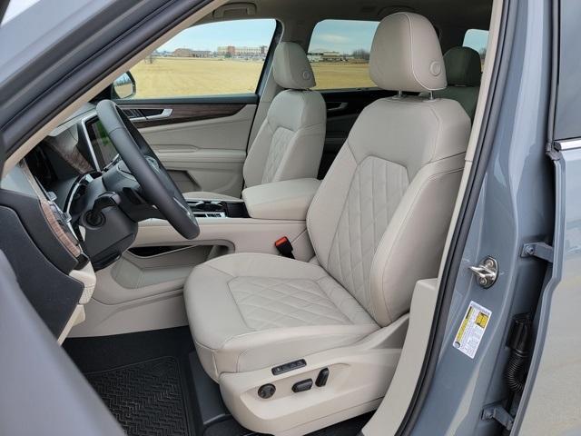 new 2025 Volkswagen Atlas car, priced at $54,081