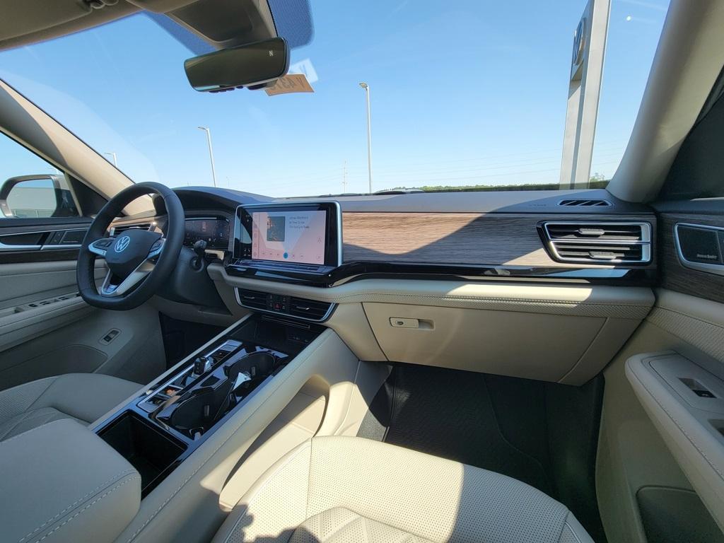 new 2025 Volkswagen Atlas car, priced at $53,679