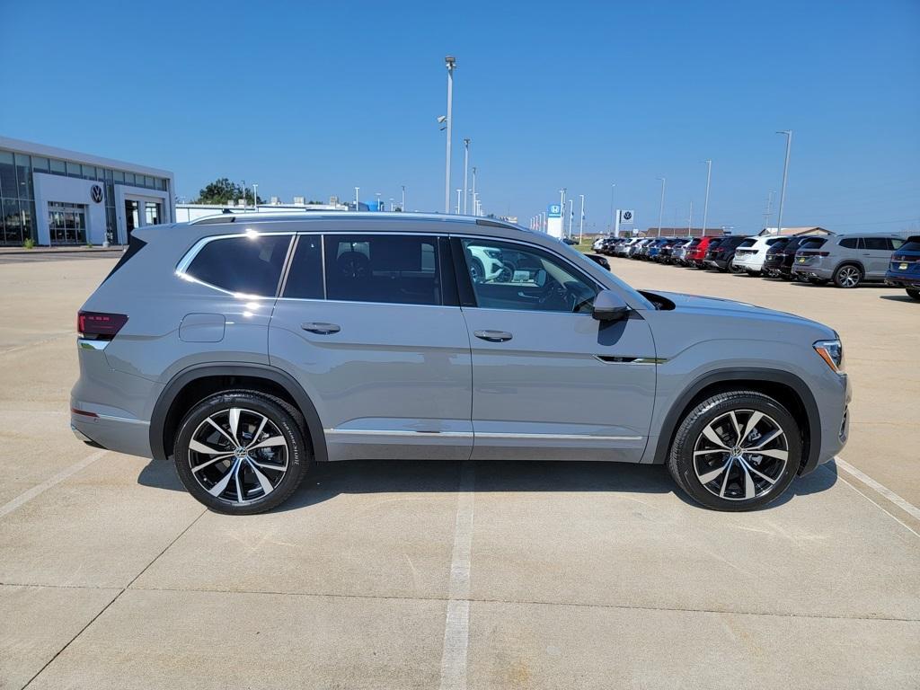 new 2025 Volkswagen Atlas car, priced at $53,679