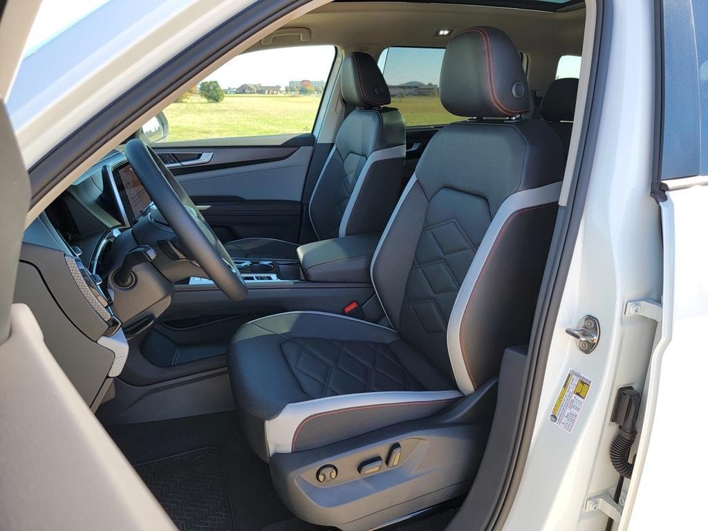 new 2025 Volkswagen Atlas car, priced at $45,979